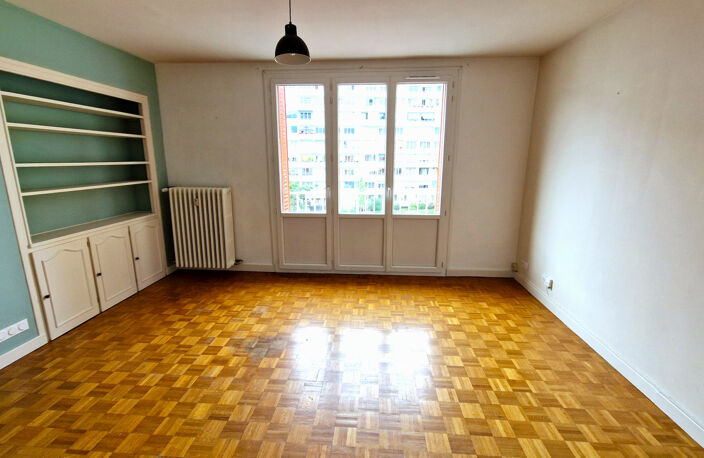 Chambéry centre - Très joli F3 de 78 m2 - cave et grenier — photo 2