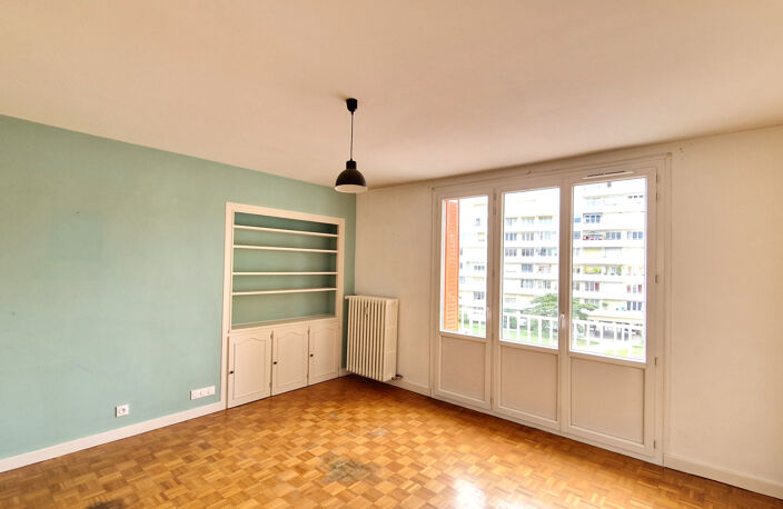 Chambéry centre - Très joli F3 de 78 m2 - cave et grenier — photo 3