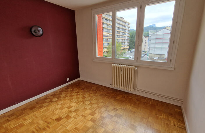 Chambéry centre - Très joli F3 de 78 m2 - cave et grenier — photo 5