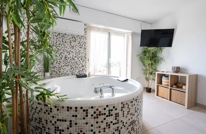 VILLEFRANCHE-SUR-MER – DUPLEX D'EXCEPTION AVEC JACUZZI ET VUE MER PANORAMIQUE — photo 2