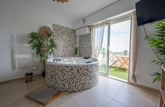 VILLEFRANCHE-SUR-MER – DUPLEX D'EXCEPTION AVEC JACUZZI ET VUE MER PANORAMIQUE — photo 3