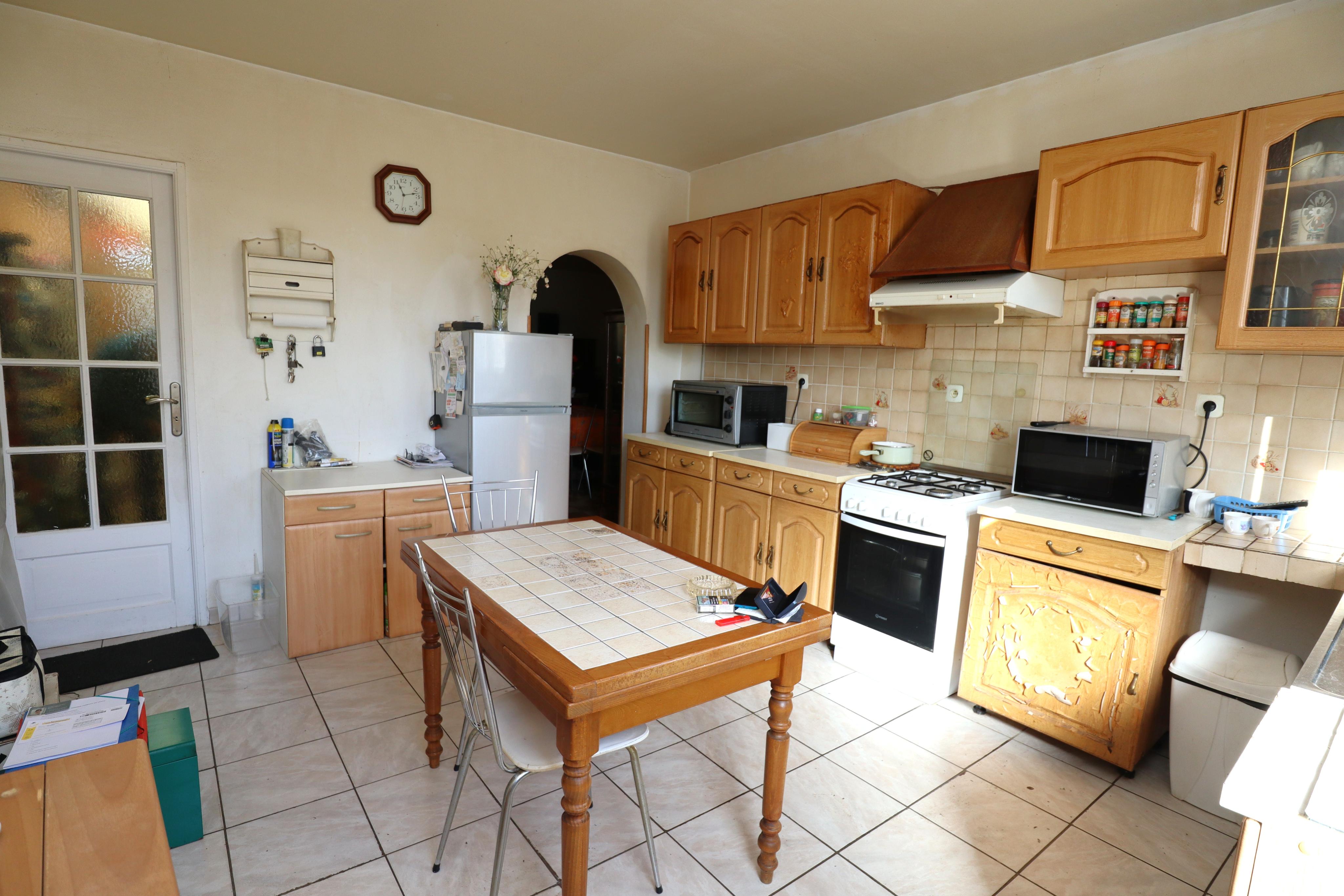 Maison de ville de plain-pied, une chambre avec jardin