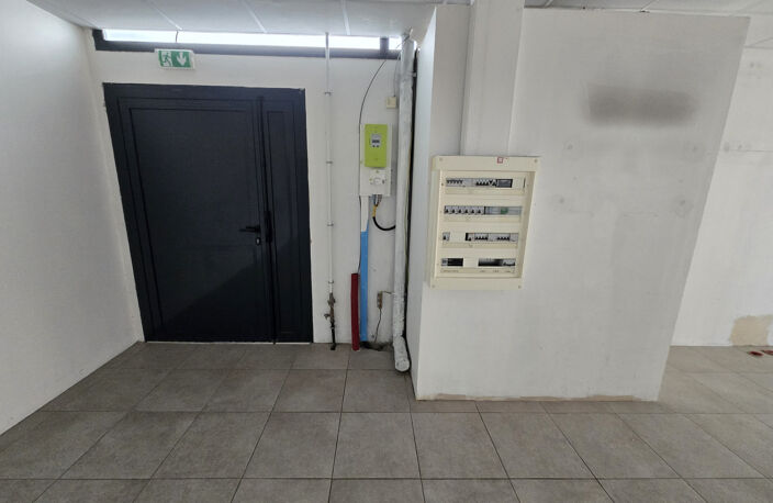 AUTERIVE-LOCAL COMMERCIAL 103 m2 — photo 5