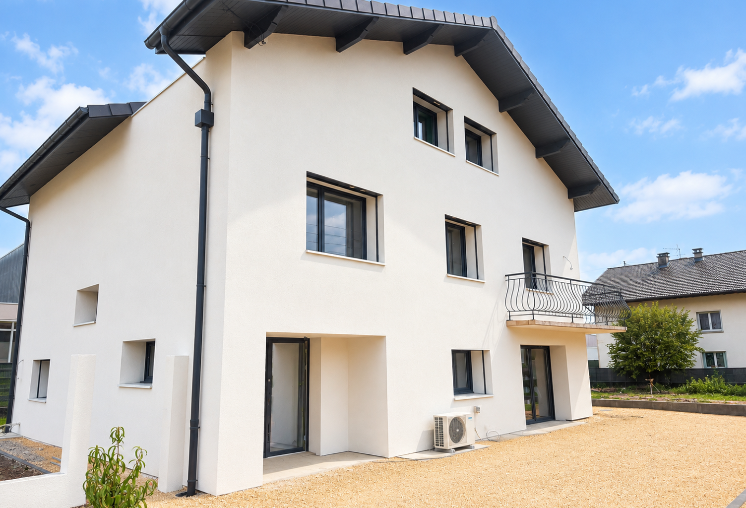 Appartement entièrement rénové avec jardin et terrasse — photo 1