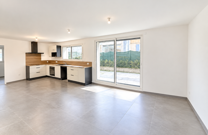 Appartement entièrement rénové avec jardin et terrasse — photo 2