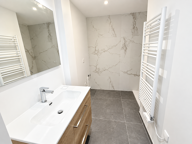 Appartement entièrement rénové avec jardin et terrasse — photo 3
