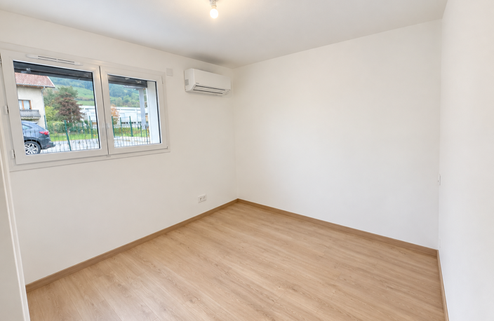 Appartement entièrement rénové avec jardin et terrasse — photo 4