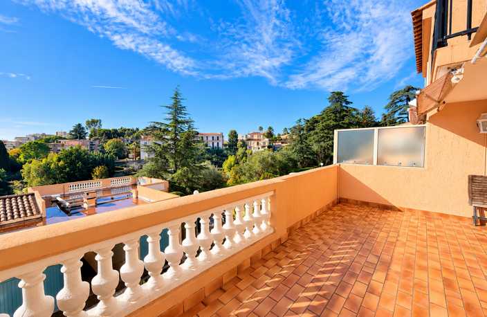 NICE   FABRON | SUPERBE 5 PIÈCES EN DUPLEX DE 144 M2   VUE M — photo 4