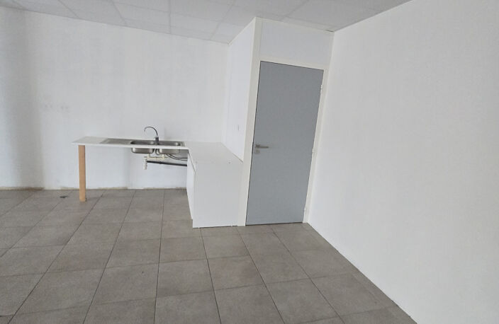 AUTERIVE-LOCAL COMMERCIAL 103 m2 — photo 4