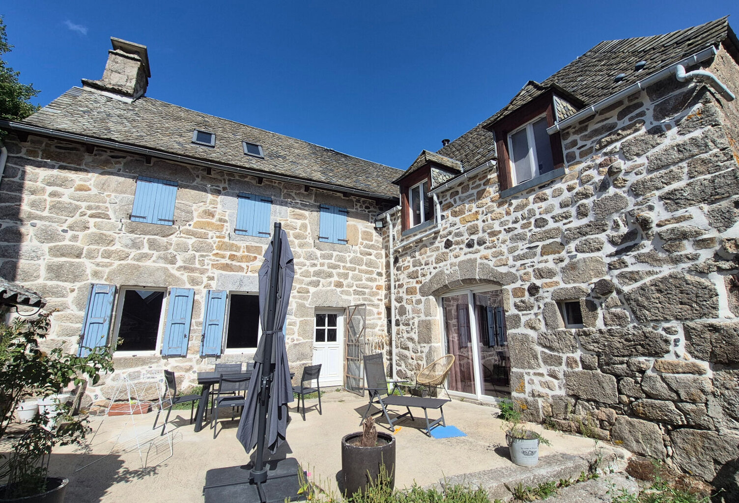 Laguiole, maison de caractère en pierre entièrement rénovée — photo 1