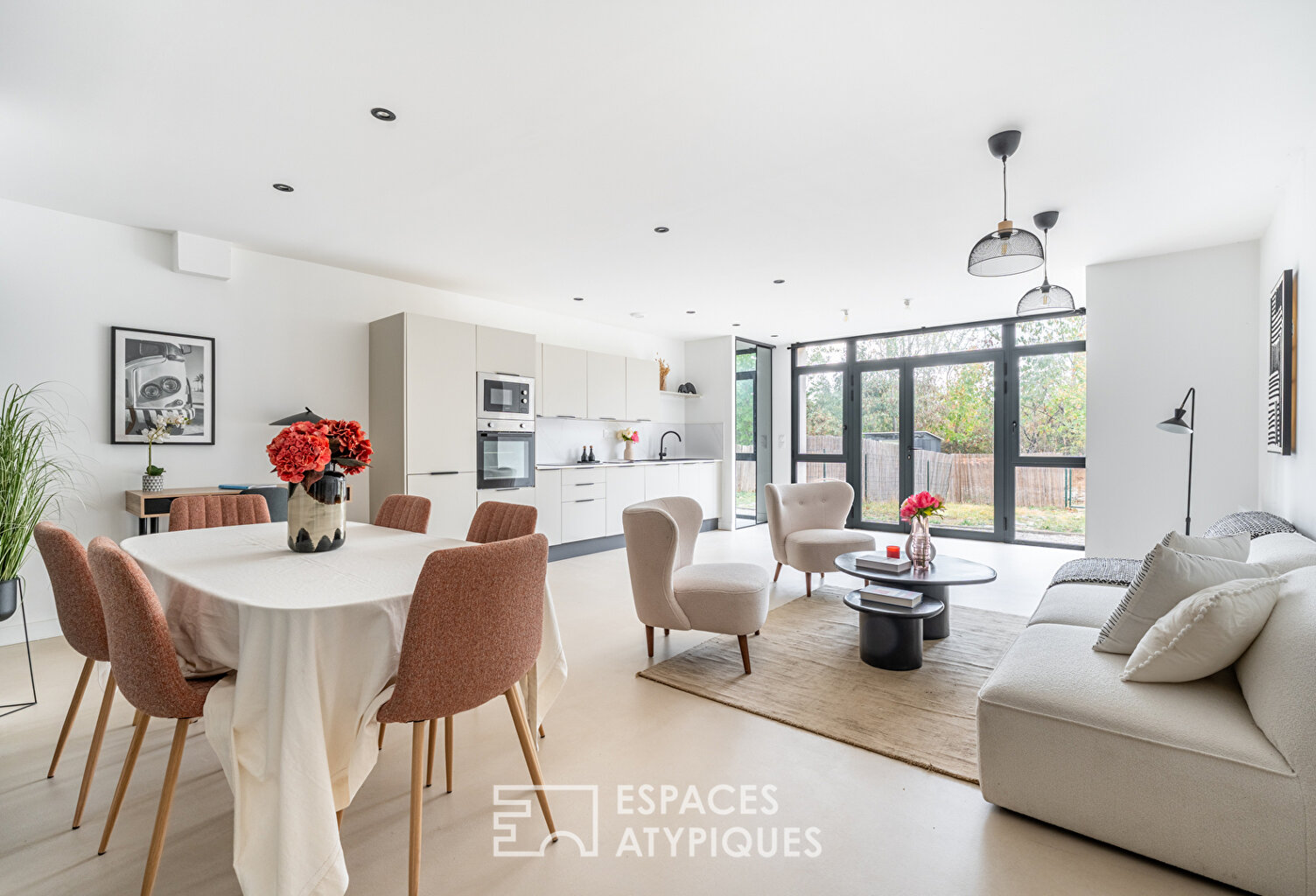 Appartement type loft rénové contemporain avec jardin privatif — photo 1