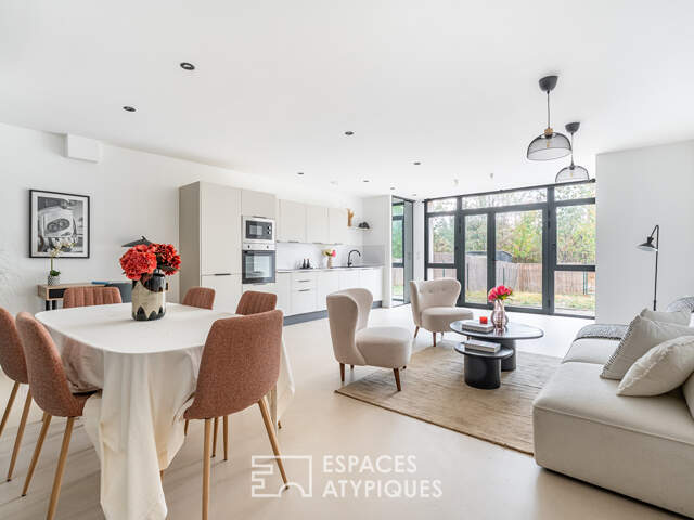 Appartement type loft rénové contemporain avec jardin privatif — photo du bien