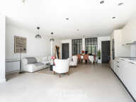 Appartement type loft rénové contemporain avec jardin privatif — photo 4