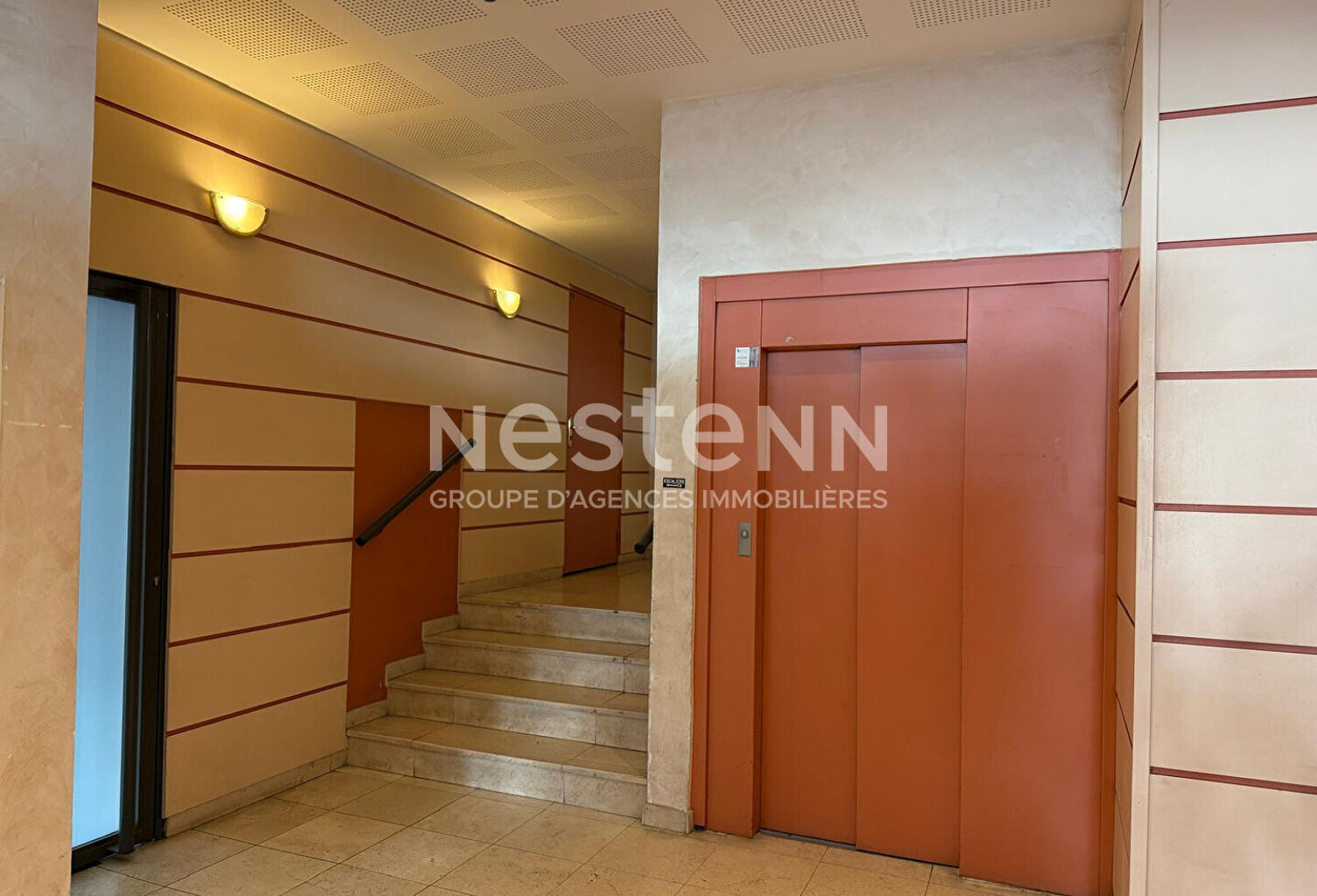 Grand Studio rénové de 40 m2 plein centre Avenue Franklin Roosevelt - 69500 BRON — photo 1