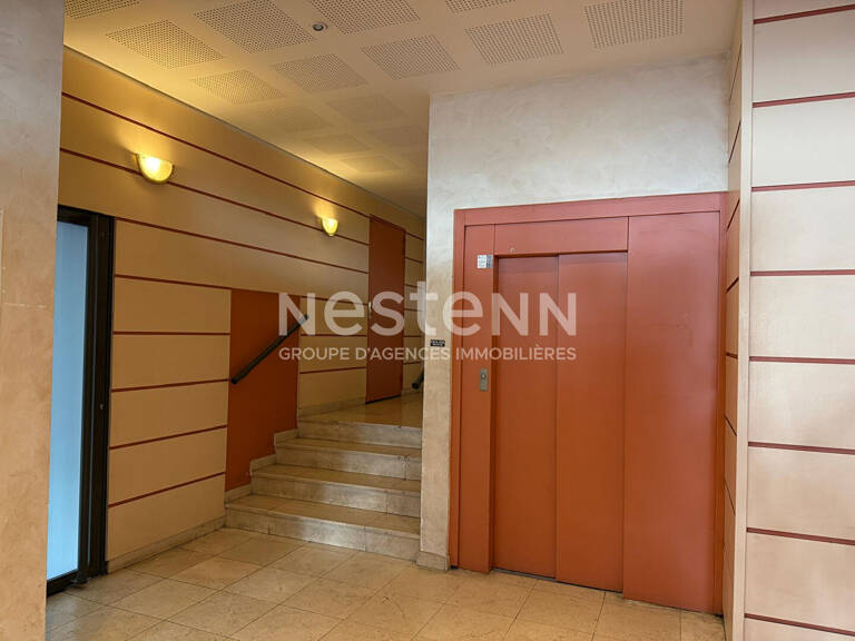 Grand Studio rénové de 40 m2 plein centre Avenue Franklin Roosevelt - 69500 BRON — photo 1