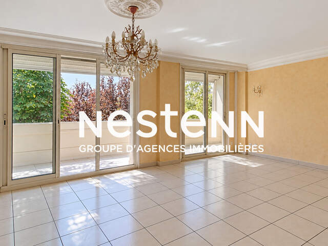Appartement Bron T4 avec balcon, cave et ascenseur - 2 Chambres - Donnant sur Parc des ESSARTS - 69500 BRON — photo du bien
