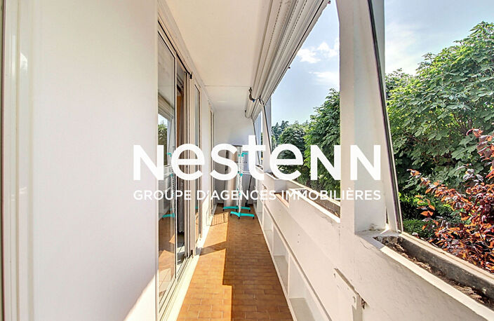 Appartement Bron T4 avec balcon, cave et ascenseur - 2 Chambres - Donnant sur Parc des ESSARTS - 69500 BRON — photo 2