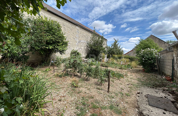 Maison de campagne, fort potentiel, vastes dépendances — photo 4