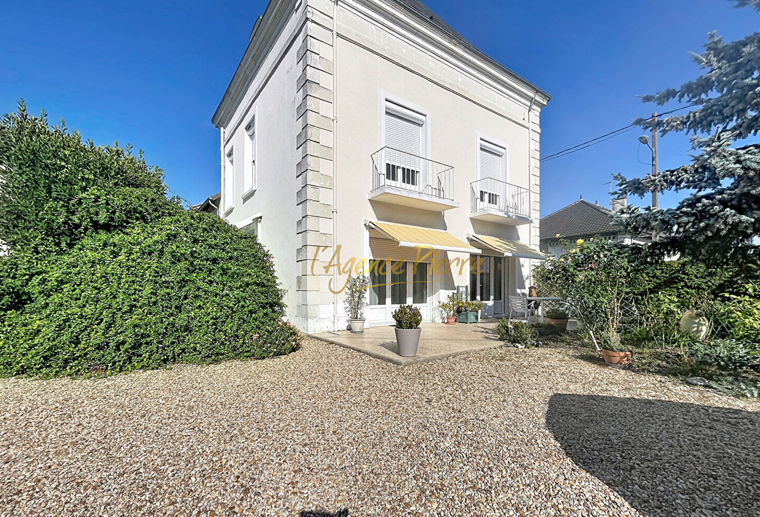 MAISON CENTRE VILLE AVEC JARDIN&DOUBLE GARAGE — photo 1