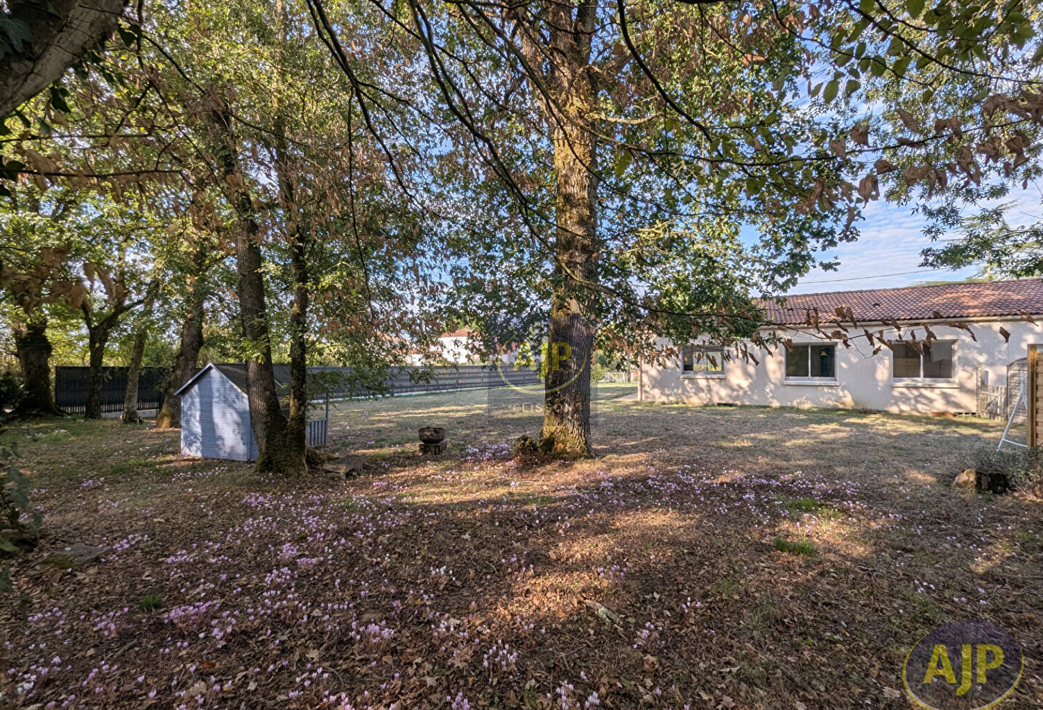 Maison 3 chambres  en village Monnieres. — photo 1