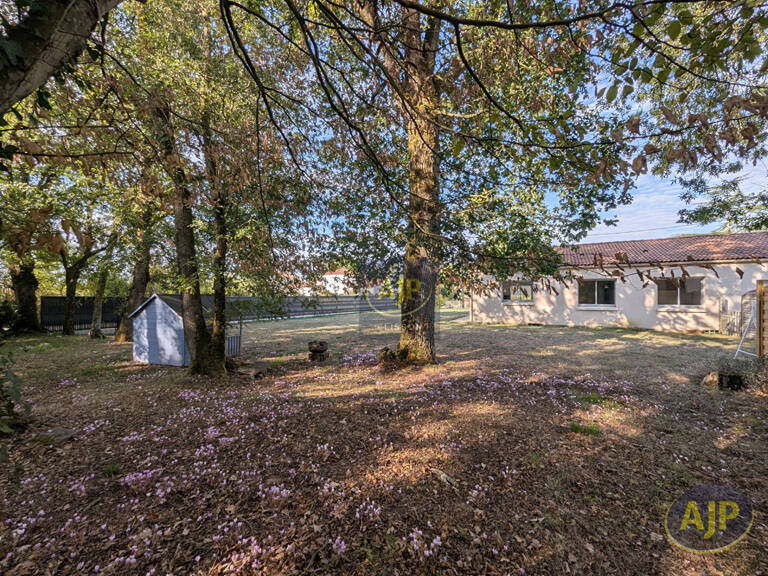 Maison 3 chambres  en village Monnieres. — photo 1