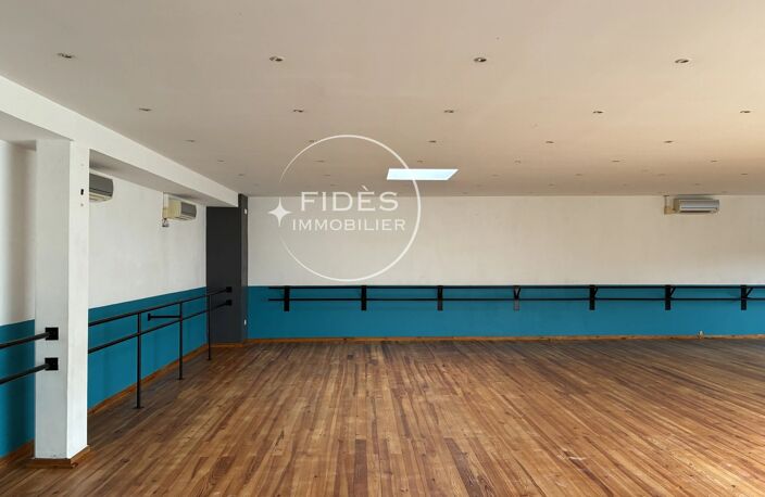 Local commercial — photo 3