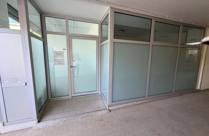 Local professionnel à louer — photo 2