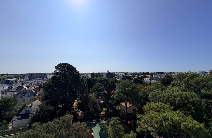 PORNICHET - TRIANGLE D'OR - À 150 M DE LA PLAGE - APPARTEMENT 80 M² AVEC GARAGE, CAVE ET APERÇU MER — photo 2