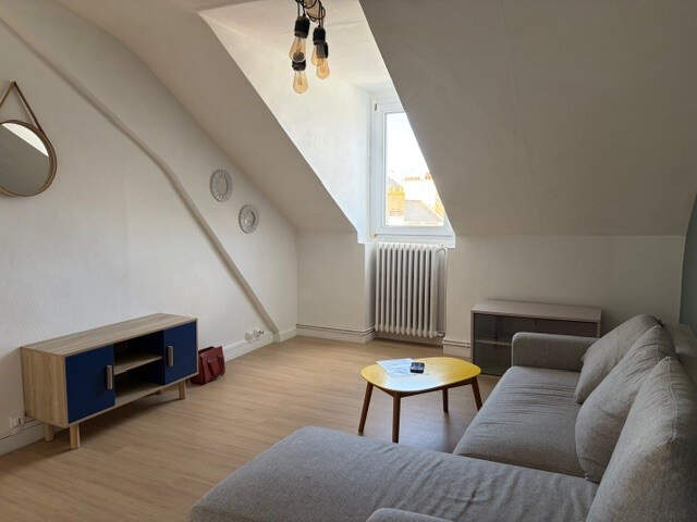BEAU T2 MEUBLE MANSARDE — photo du bien