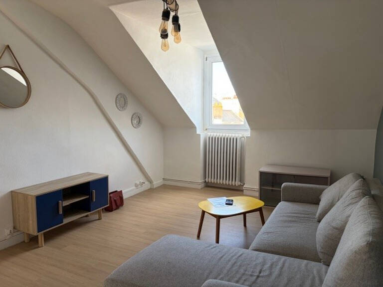 BEAU T2 MEUBLE MANSARDE — photo 1
