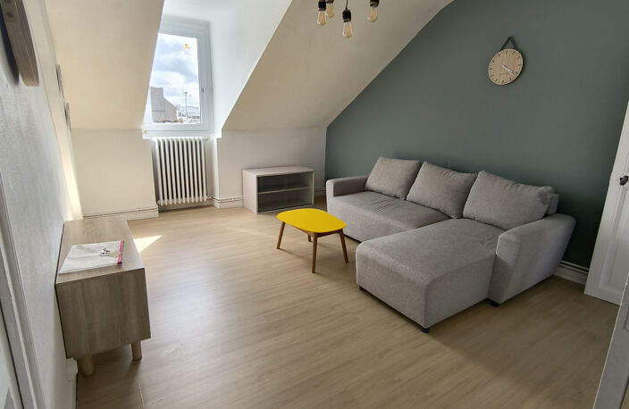 BEAU T2 MEUBLE MANSARDE — photo 3