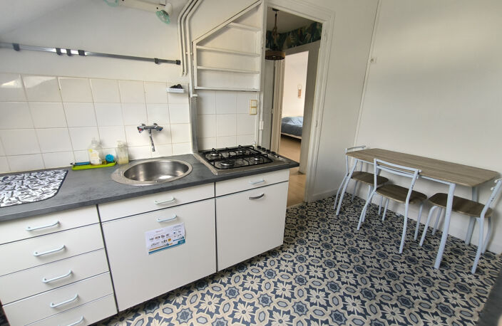 BEAU T2 MEUBLE MANSARDE — photo 5