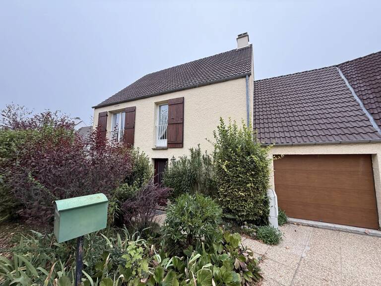 Maison familiale située à Moret Sur Loing d'environ 147 m2 avec 4 chambres. — photo 1