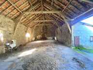 Très grande maison, un T3,  trois granges, projet touristique — photo 2