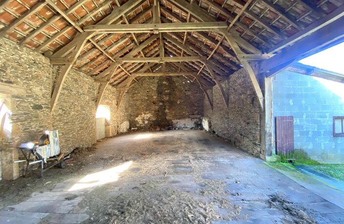 Très grande maison, un T3,  trois granges, projet touristique — photo 2
