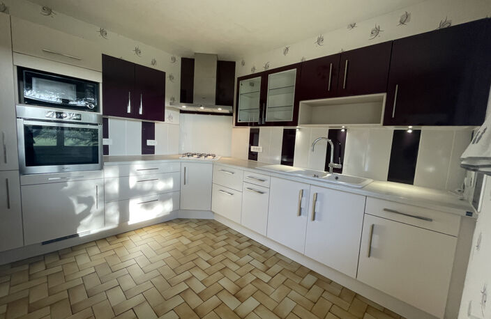 Maison 3 chambres - Grand jardin arboré et sous-sol complet — photo 4