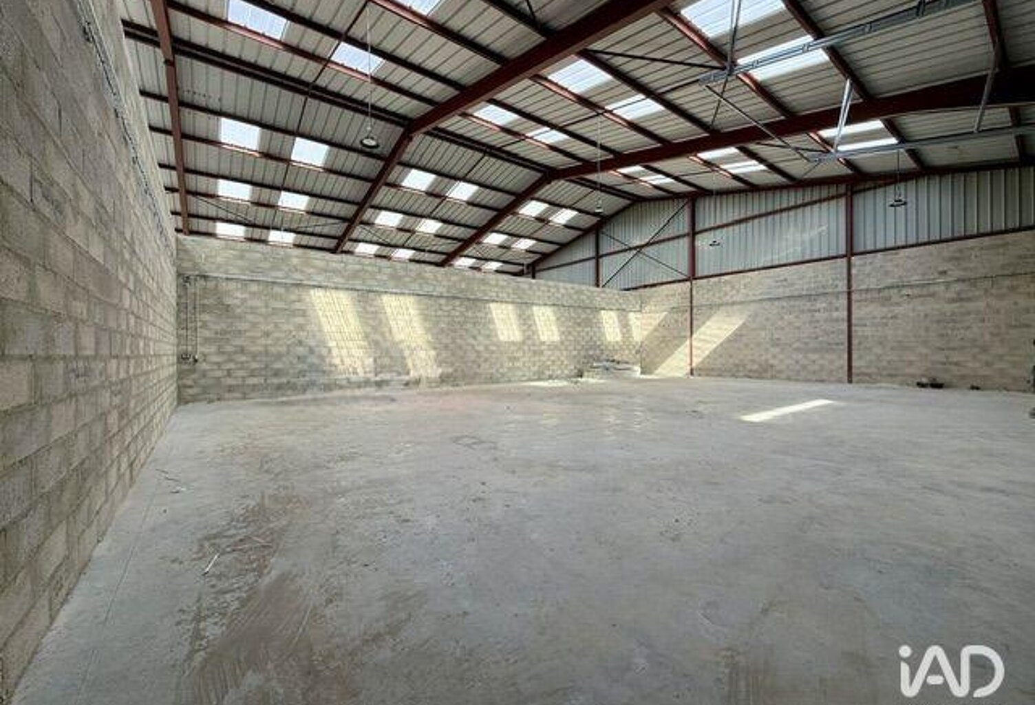 Location Hangar 244 m&sup2; — photo 1