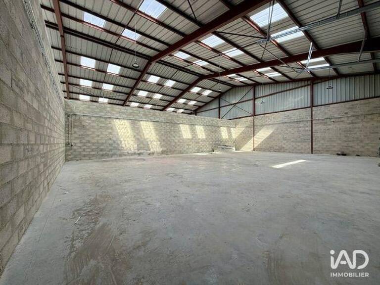 Location Hangar 244 m&sup2; — photo 1