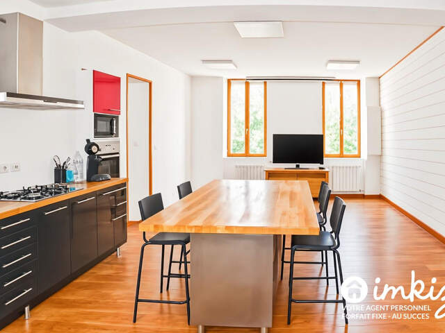 Maison 5 pièces de 140 m² avec cour et préau — photo du bien