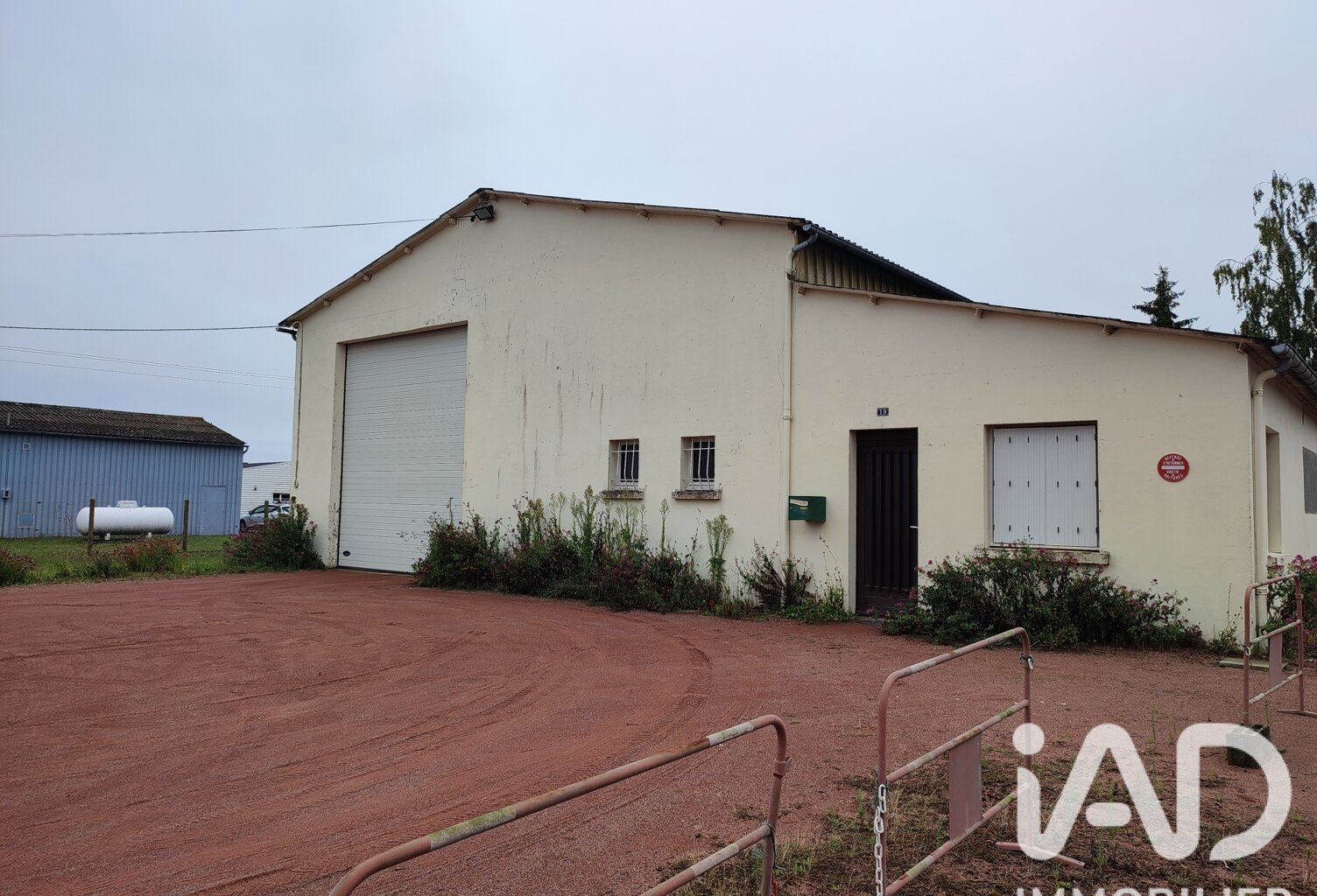 Vente Garage 308 m&sup2; — photo 1