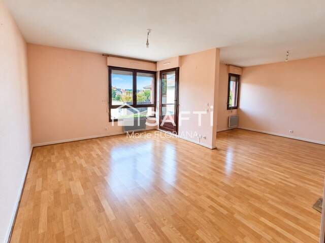 Appartement T4 de 85 m² avec garage, cave et deux balcons — photo du bien