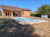 À Vonnas, une maison familiale aux beaux volumes avec piscine et jardin paysagé — photo 2