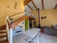 À Vonnas, une maison familiale aux beaux volumes avec piscine et jardin paysagé — photo 3