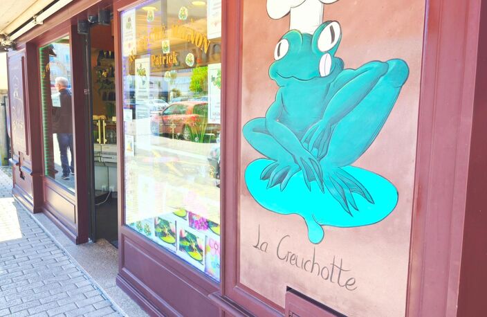 Coeur de VITTEL, bel immeuble mixte incluant un commerce pâtissier, chocolatier et 2 appartements loués — photo 2