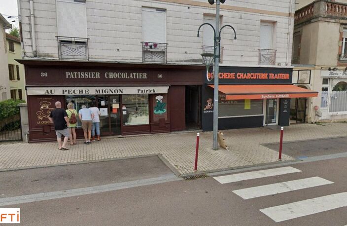 Coeur de VITTEL, bel immeuble mixte incluant un commerce pâtissier, chocolatier et 2 appartements loués — photo 3