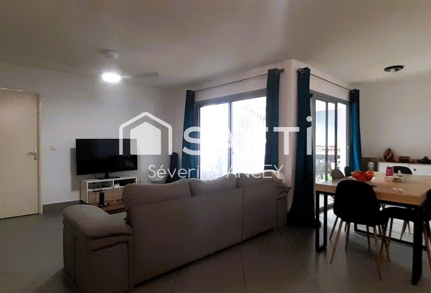 Sainte Clotilde - Grand T3 de 72 m² avec place de parking — photo 1
