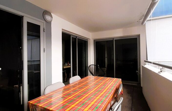 Sainte Clotilde - Grand T3 de 72 m² avec place de parking — photo 2