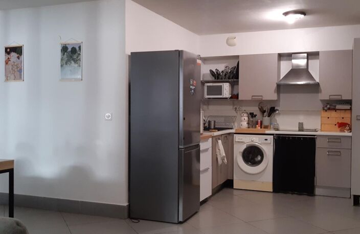 Sainte Clotilde - Grand T3 de 72 m² avec place de parking — photo 3