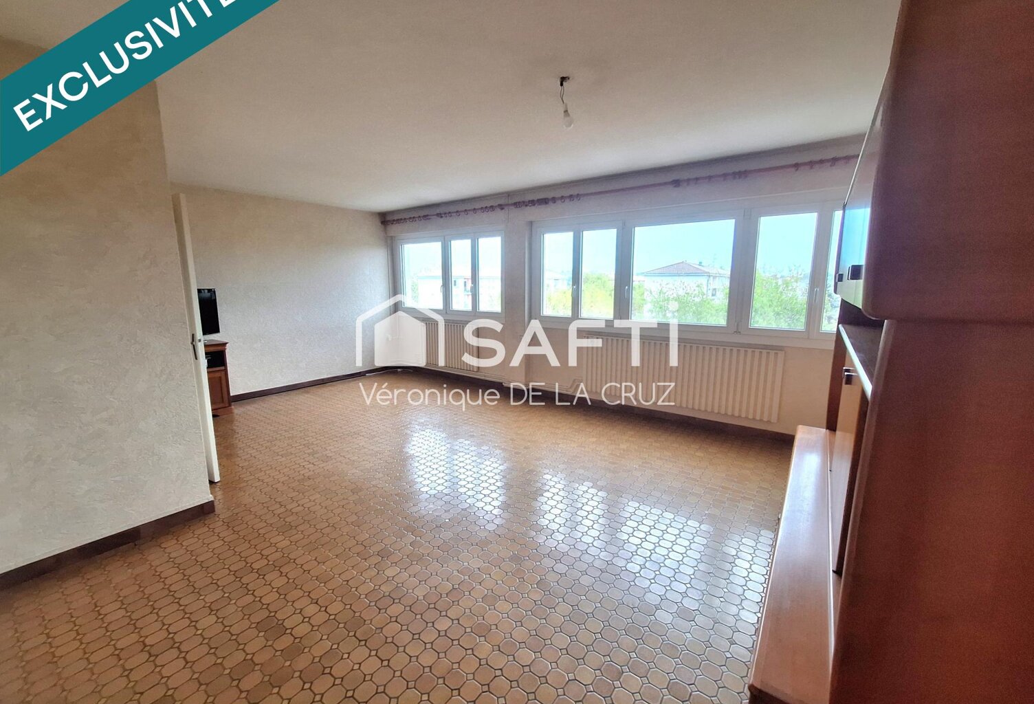 Décines, Appartement T3, 77m²,belle pièce de vie, cave et place de parking privative — photo 1