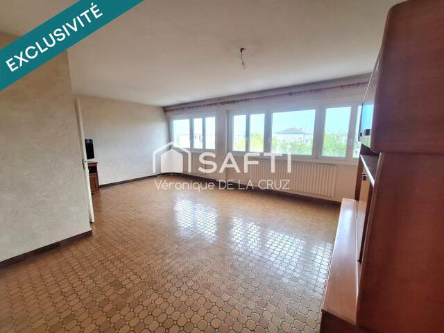 Décines, Appartement T3, 77m²,belle pièce de vie, cave et place de parking privative — photo du bien